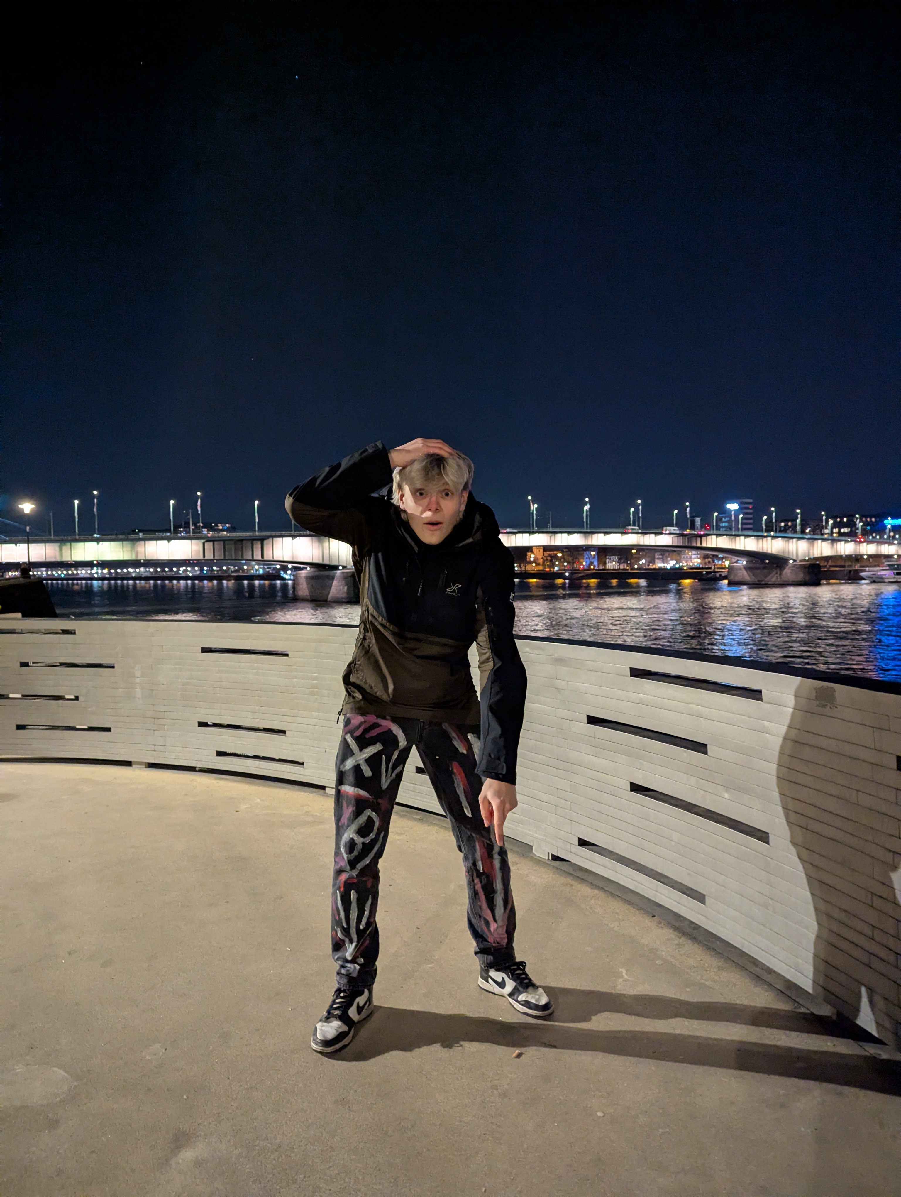 Záběr z arény — 2. března